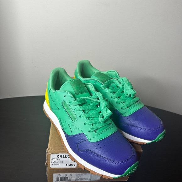 Reebok - Picture 3 of 3